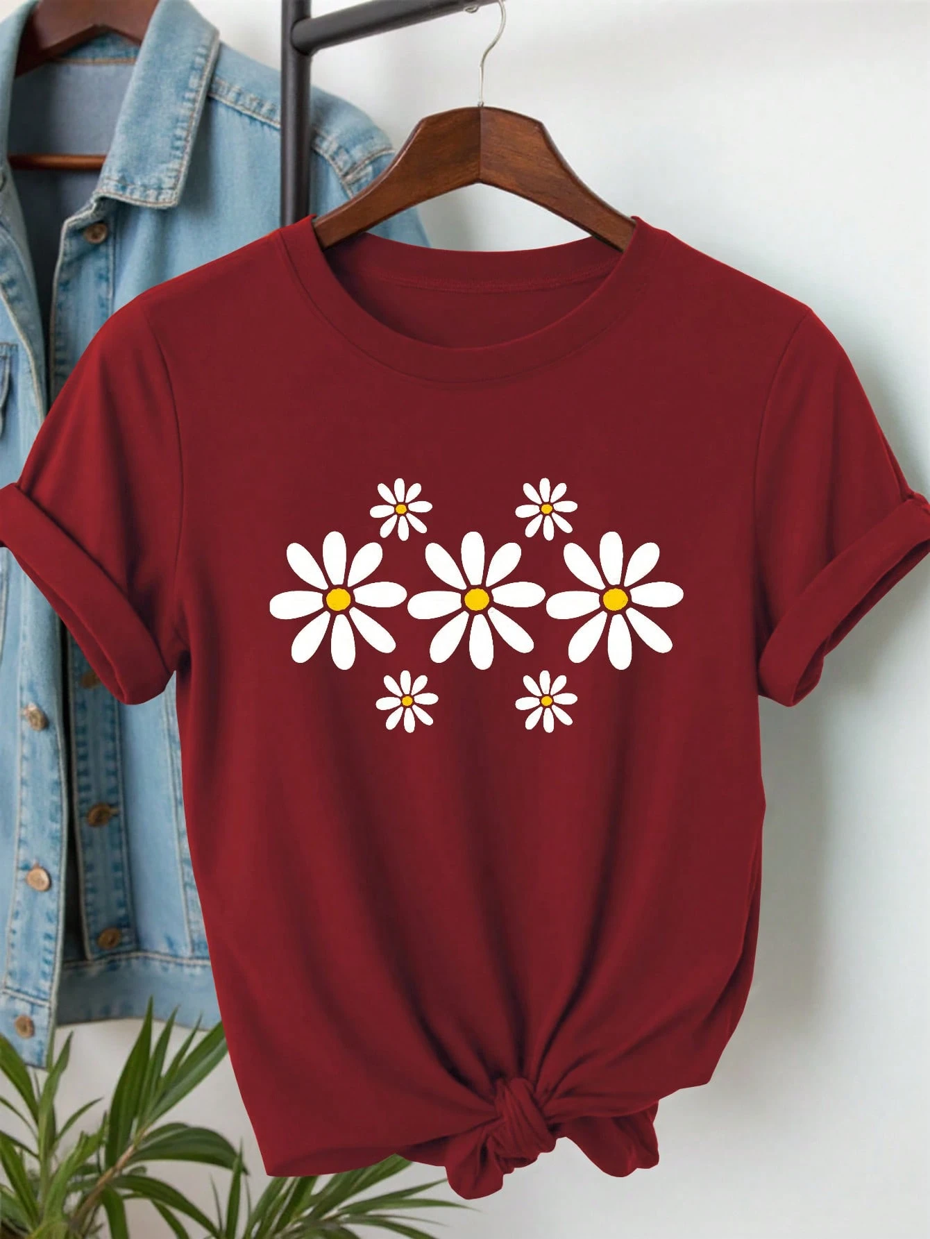 Women's Fashion Round Neck T-Shirt With Chrysanthemum Floral Print